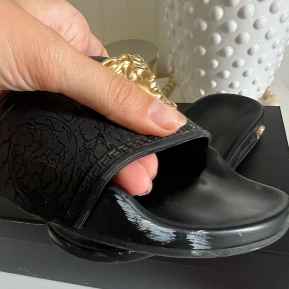 AUTHENTIC Versace Medusa black slides 38.5 Womens - Picture 5 of 5